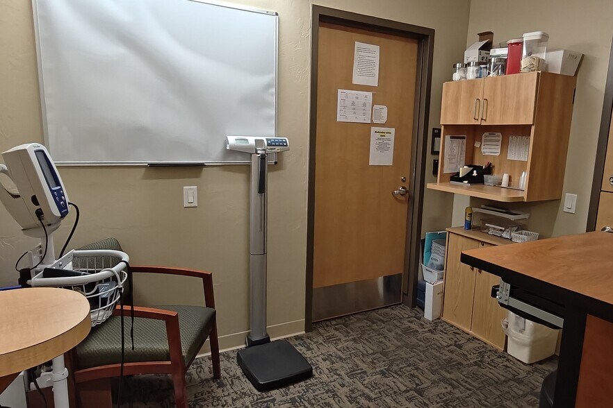 More Photos Of 3210 E Rd, Clifton Office For Sale