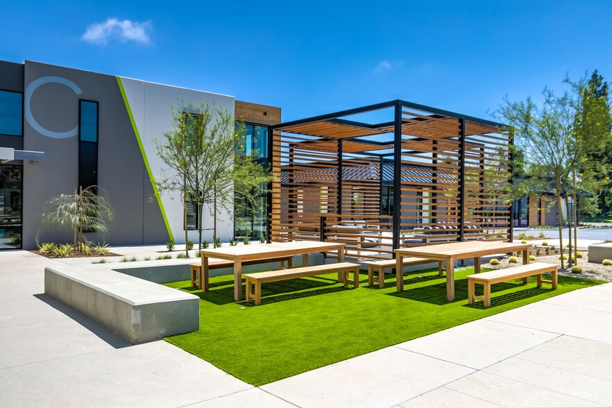 More Photos Of 660 W Baker St, Costa Mesa Unknown For Lease
