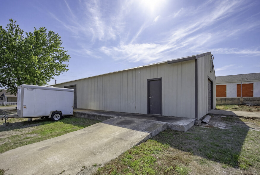 More Photos Of 2127 SE 44th St, Oklahoma City Service For Sale
