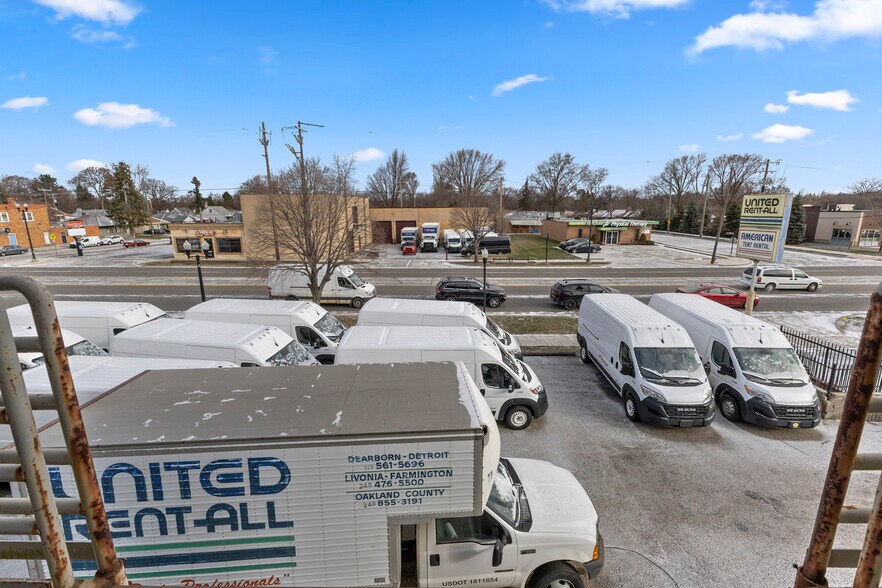 More Photos Of 24101 W Warren St, Dearborn Heights Freestanding For Sale