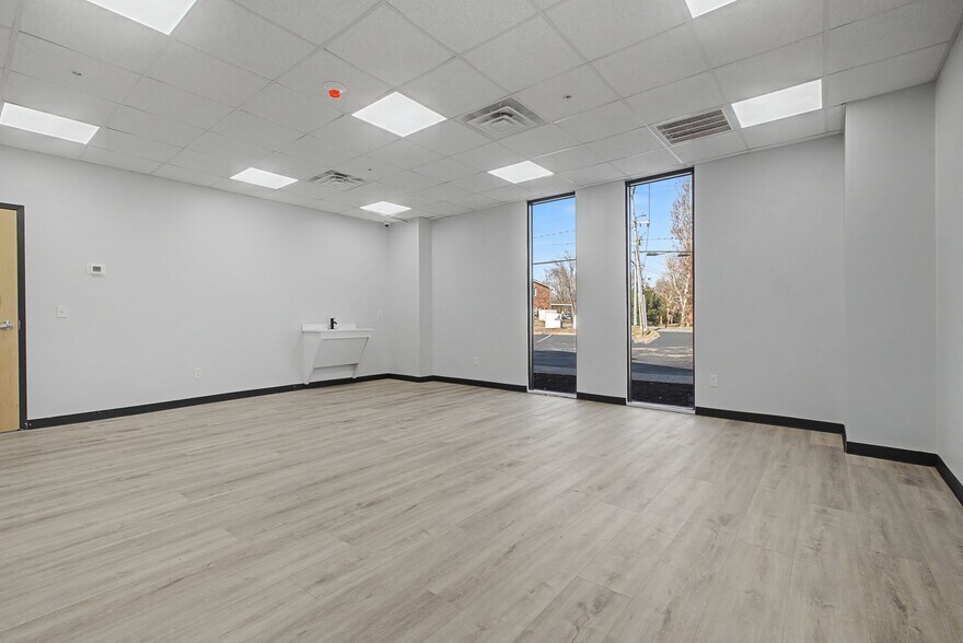 More Photos Of 207 Iris Dr, Hendersonville Daycare Center For Sale