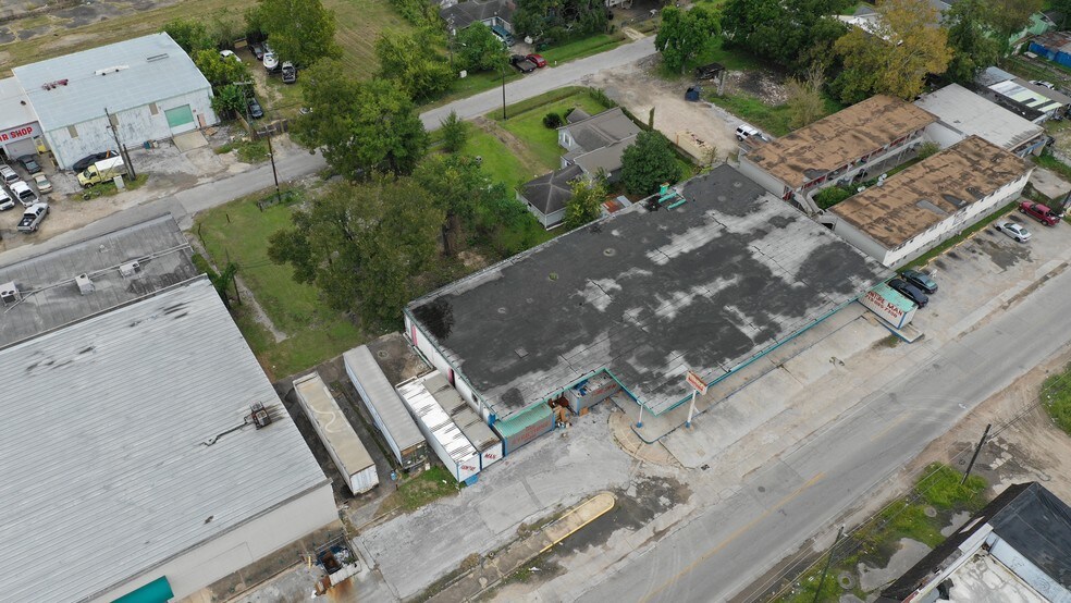 More Photos Of 2821 Laura Koppe, Houston Freestanding For Sale