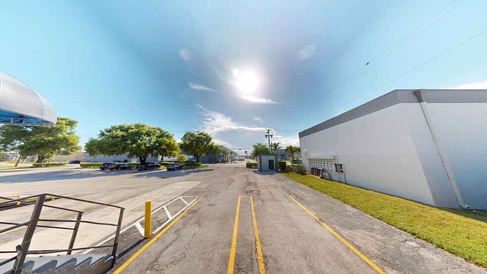 More Photos Of 8007-8115 NW 74th Ave, Miami Warehouse For Lease