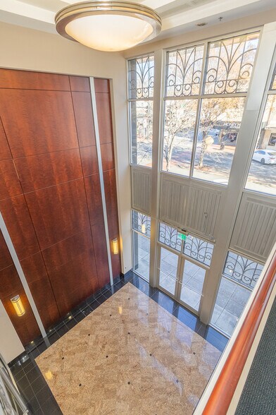 More Photos Of 129 N Main St, Anderson Office For Lease