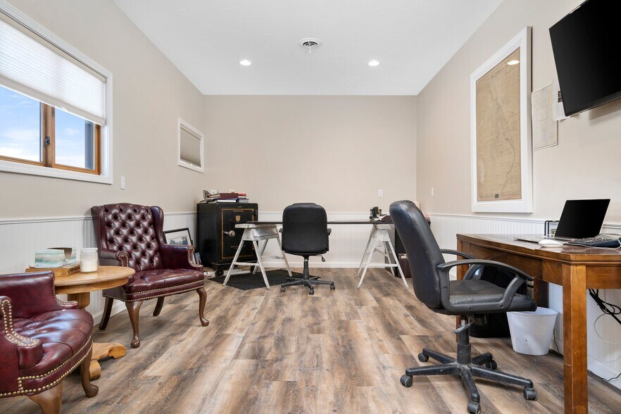 More Photos Of 110 N Bronson Ave, Big Rapids Office For Sale