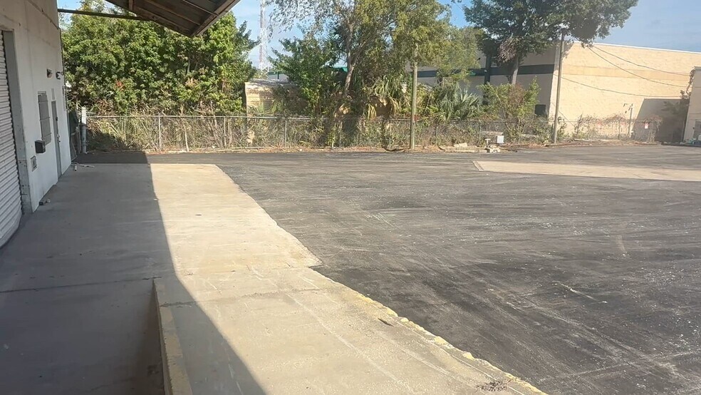 More Photos Of 13755 U.S. Highway 19 N, Clearwater Warehouse For Lease