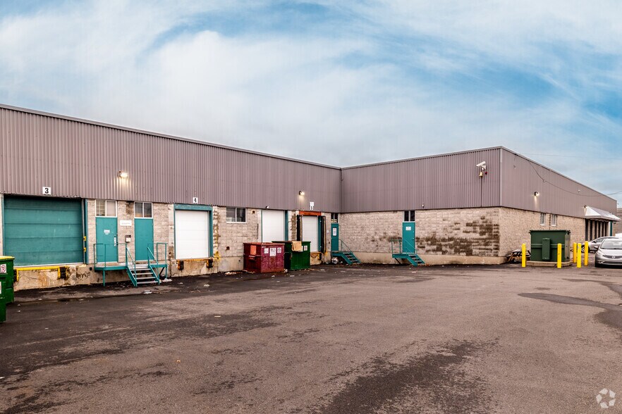 More Photos Of 5400-5490 Boul Thimens, Saint-Laurent Coworking Space