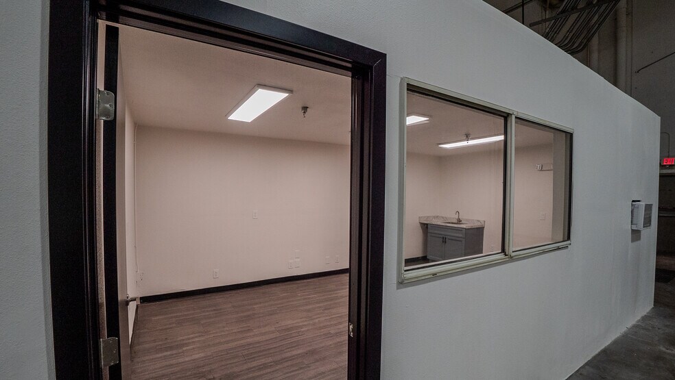 More Photos Of 530 E Pamalyn Ave, Las Vegas Unknown For Lease