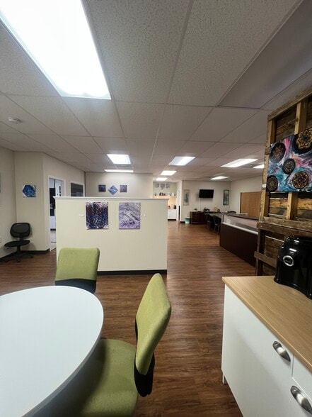 More Photos Of 161 Prosperity Dr, Winchester Showroom For Lease