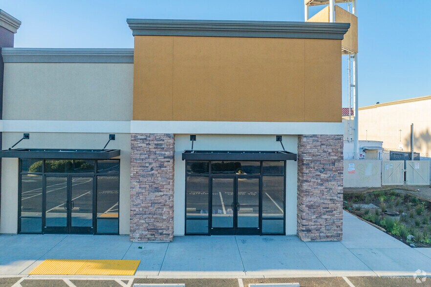 More Photos Of 165 Commerce Ave, Manteca General Retail For Lease