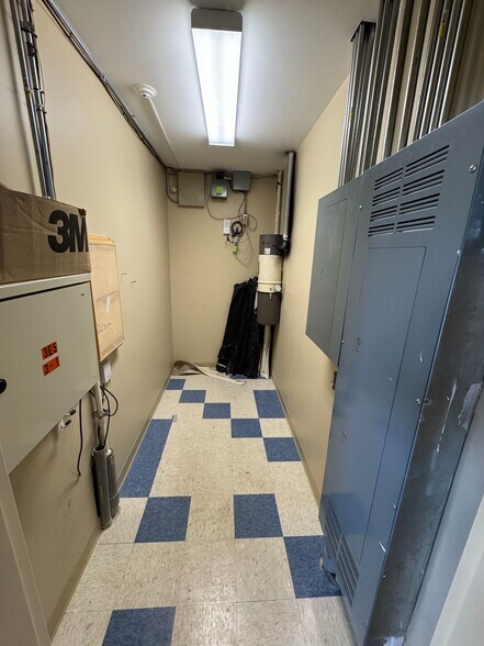 More Photos Of 1239 E 4th Street Rd, Seymour Office For Lease