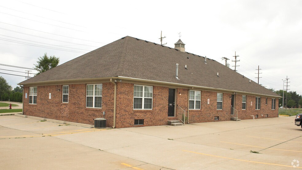 More Photos Of 5995-6015 19 Mile Rd, Sterling Heights Medical For Lease
