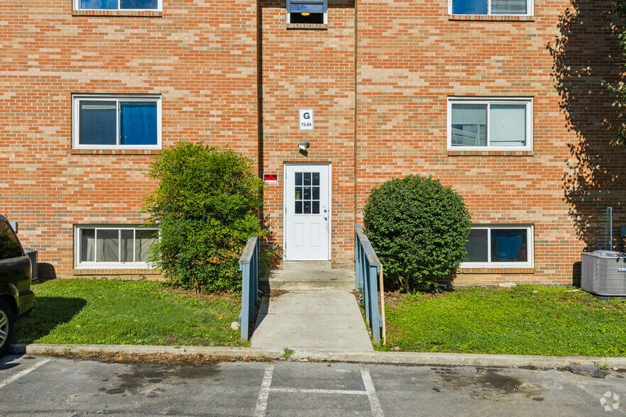 More Photos Of 2045 Cambridge Dr, Lexington Apartments For Sale