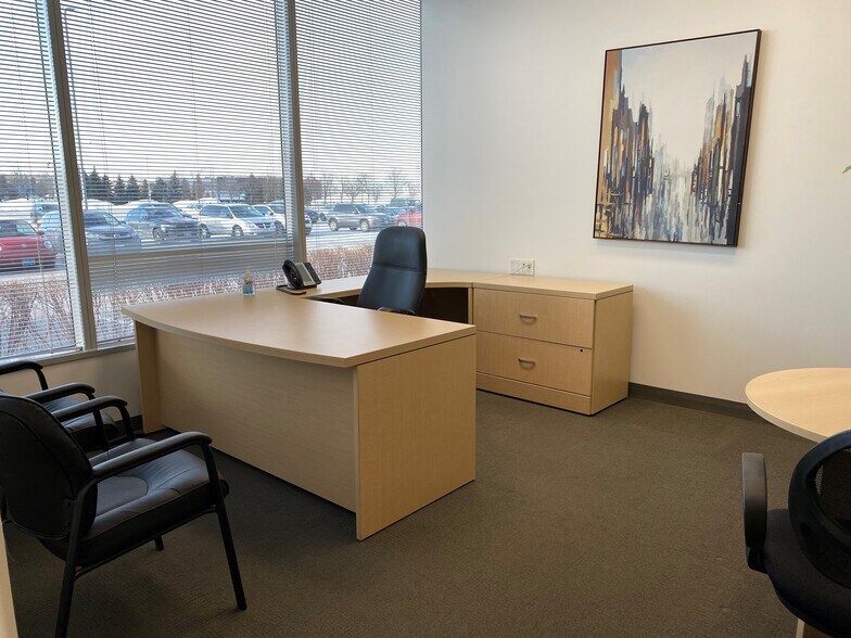 More Photos Of 2275 Upper Middle Rd E, Oakville Office For Lease