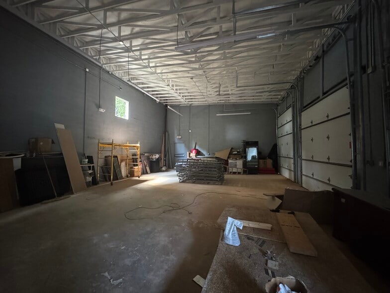 More Photos Of 8214 Moores Chapel Rd, Charlotte Showroom For Lease