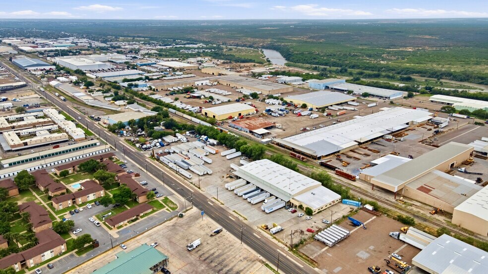 More Photos Of 6200 Santa Maria Ave, Laredo Distribution For Lease