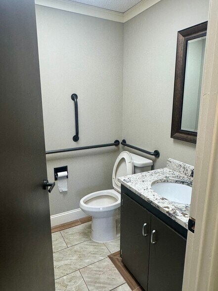 More Photos Of 6021 Wilkinson Blvd, Belmont Office Residential For Lease