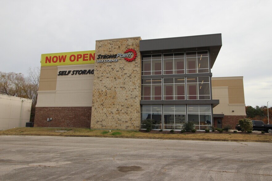 More Photos Of 2326 N Germantown Pky, Cordova Self Storage For Sale