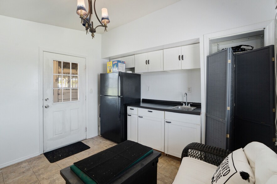 More Photos Of 806 N Jackson Rd, Venice Land For Sale