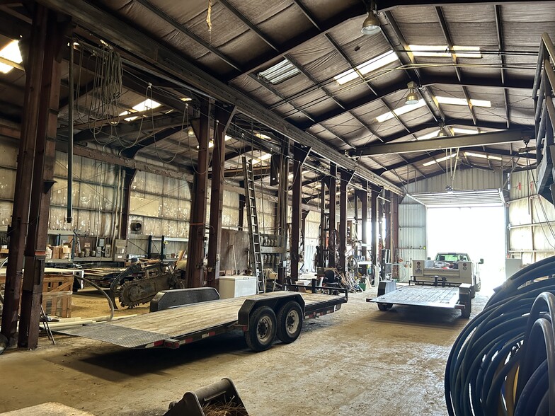 More Photos Of 5522 A N Center St, Hilliard Warehouse For Lease