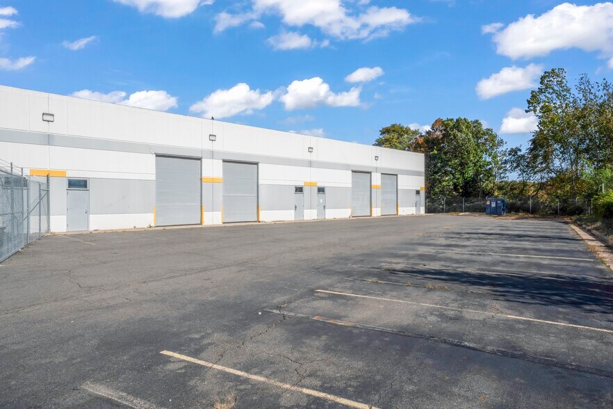More Photos Of 8197 Euclid Ct, Manassas Park Warehouse For Lease