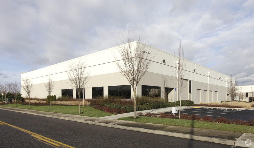 More Photos Of 4201 NE 161st Ave, Portland Warehouse For Lease