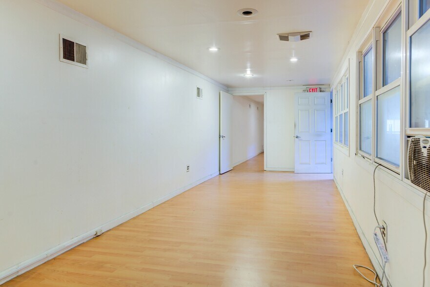 More Photos Of 617 Cepi Dr, Chesterfield Warehouse For Lease