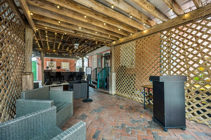 More Photos Of 218 Ash St, Fernandina Beach Freestanding For Sale