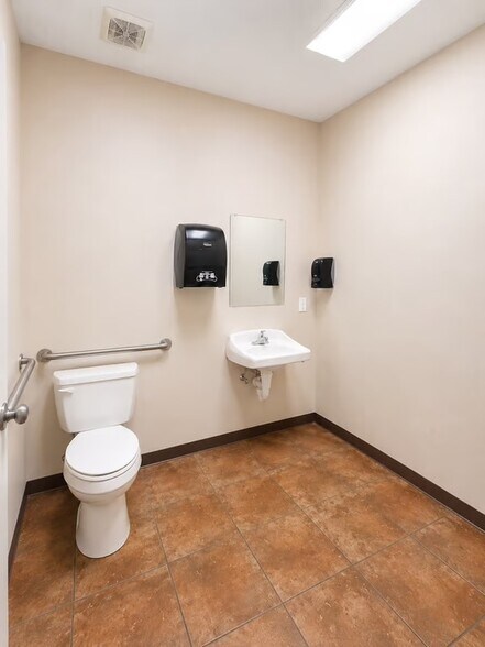 More Photos Of 1916 Melrose St, Pineville Self Storage For Lease
