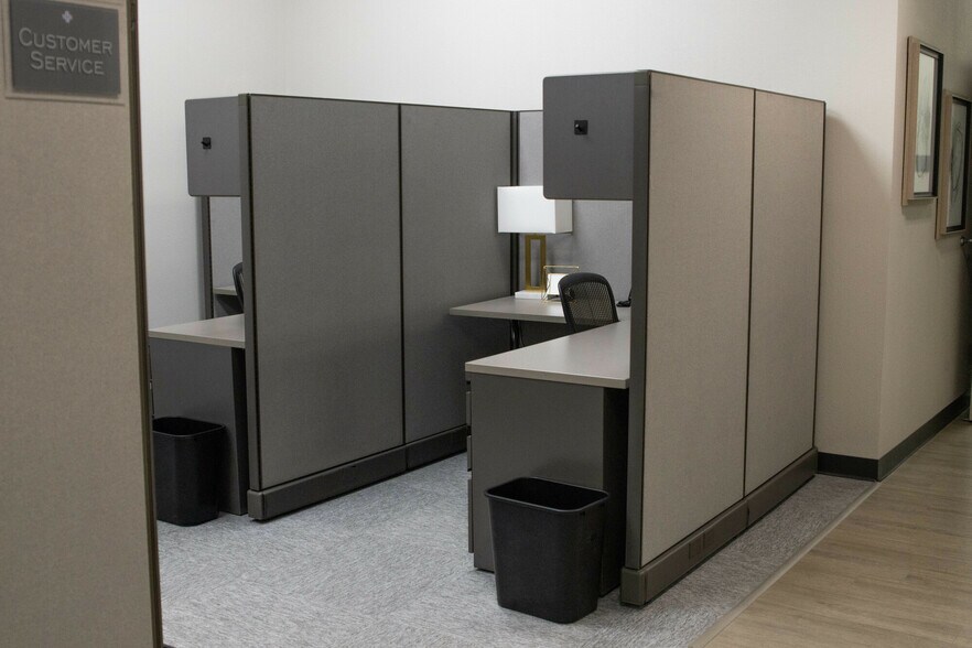 More Photos Of 9675 4th St N, Saint Petersburg Veterinarian Kennel For Lease