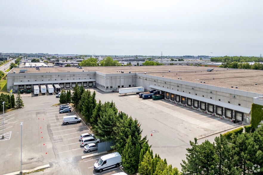 More Photos Of 3400 Rue Raymond-Lasnier, Montréal Warehouse For Lease