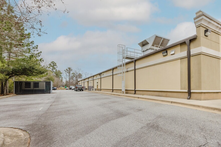 More Photos Of 619 Pointe North Blvd, Albany Medical For Lease