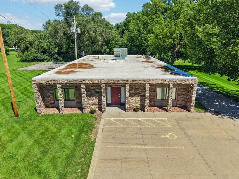 More Photos Of 2721 SW 30th St, Des Moines Office For Sale