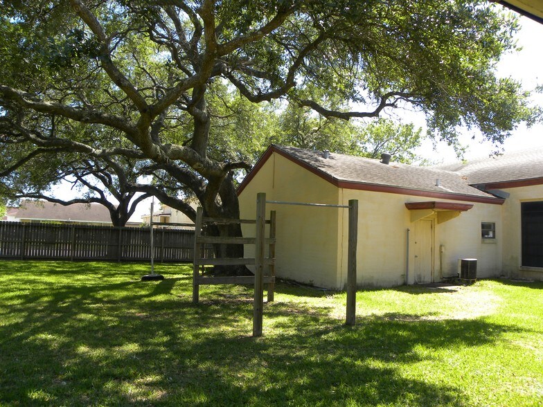 More Photos Of 1112 7th St N, Texas City Religious Facility For Sale