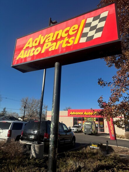 More Photos Of 3191 S Broadway St, Englewood Freestanding For Lease