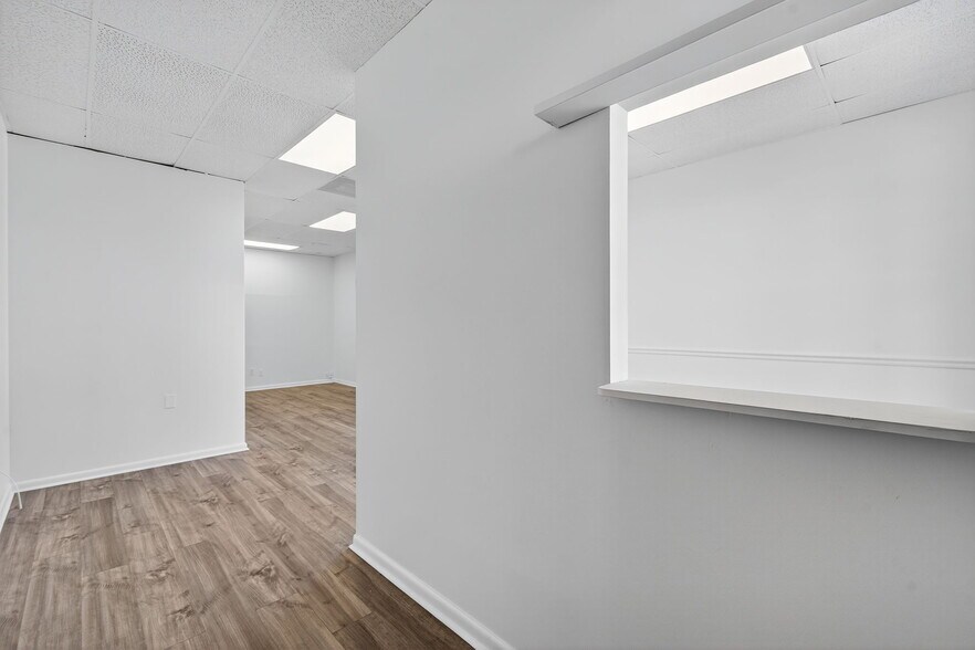 More Photos Of 11350 66th St N, Largo Office Residential For Lease
