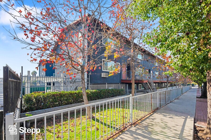More Photos Of 2202-2208 Michigan Ave, Los Angeles Apartments For Sale