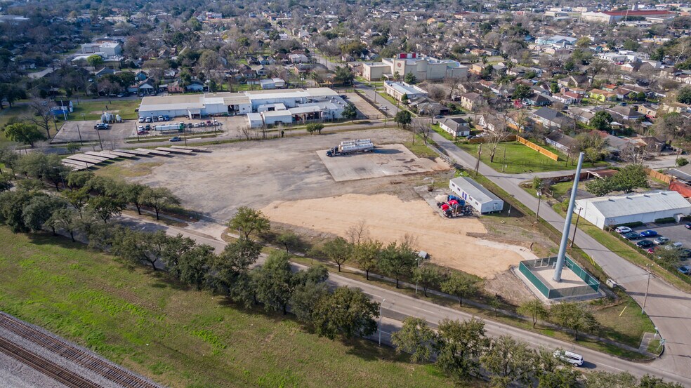 More Photos Of 936 E Navigation Blvd, Houston Land For Lease