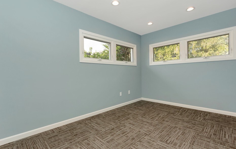 More Photos Of 760 Wellwood Ave, Lindenhurst Office For Sale