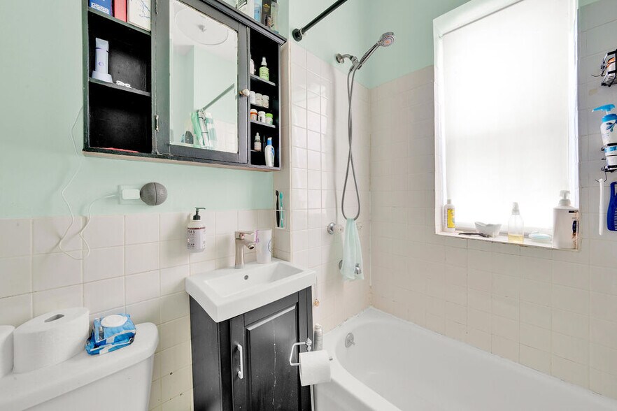 More Photos Of 1150 W Belmont Ave, Chicago Apartments For Sale