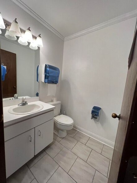More Photos Of 230-236 Thomas More Pky, Crestview Hills Medical For Lease