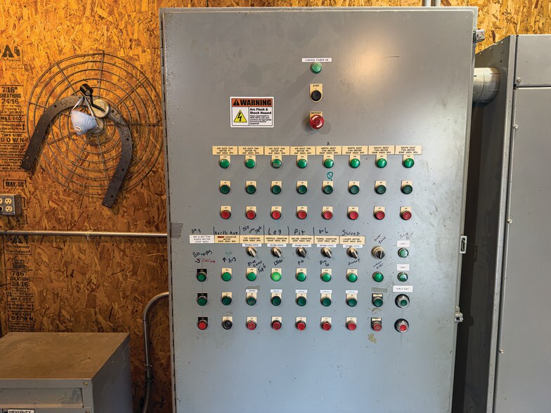 More Photos Of 3154 Depot st, Wawaka Office For Sale