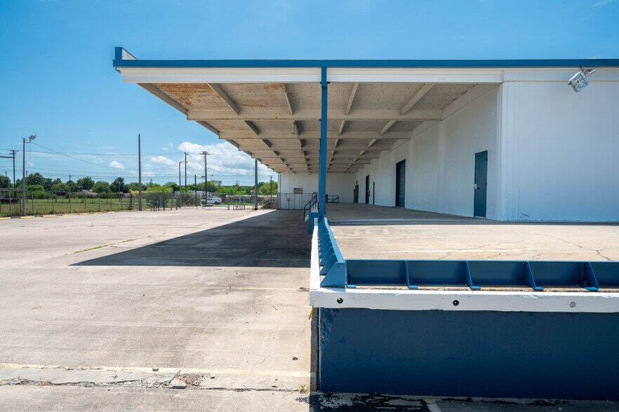 More Photos Of 2510 Lipan St, Corpus Christi Distribution For Lease