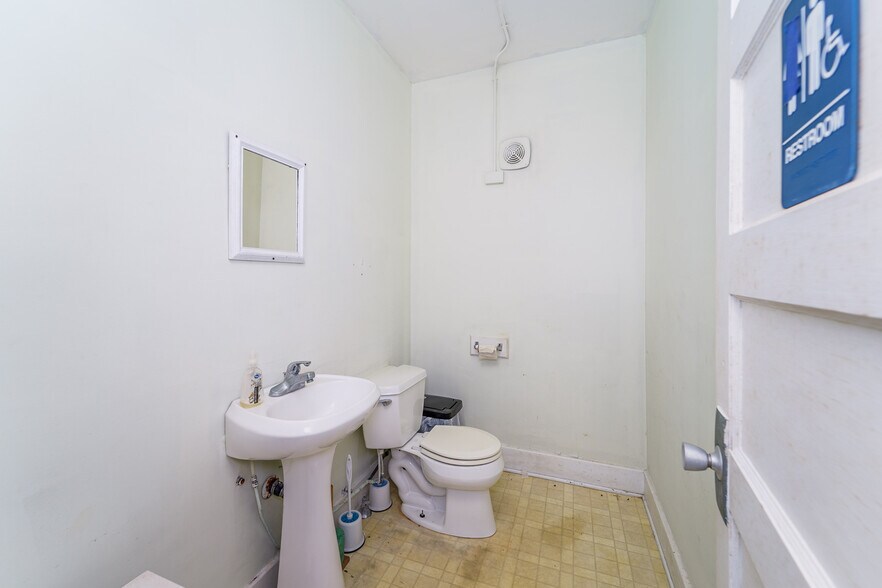 More Photos Of 412 McDonald St, Waycross Specialty For Sale