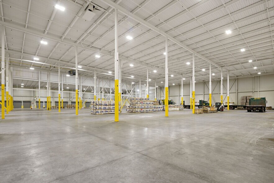 More Photos Of 6001 Tonnelle Ave, North Bergen Warehouse For Lease