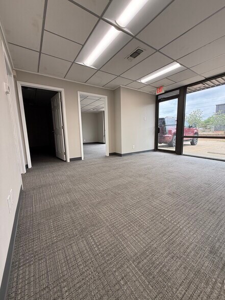 More Photos Of 1018 W Main St, Arlington Medical For Lease