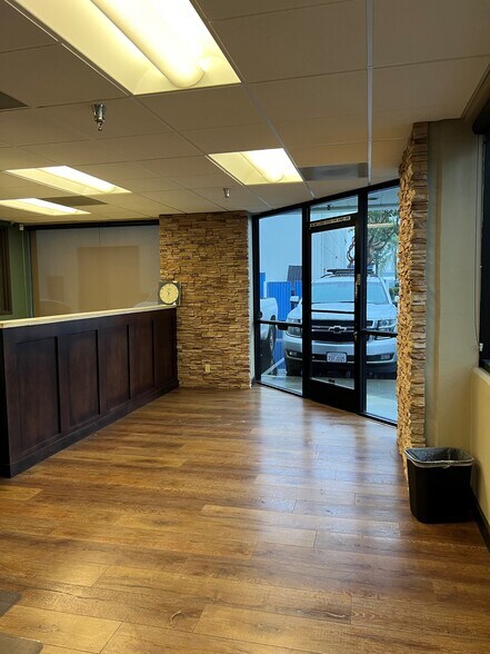 More Photos Of 1320 N Hancock St, Anaheim Showroom For Lease