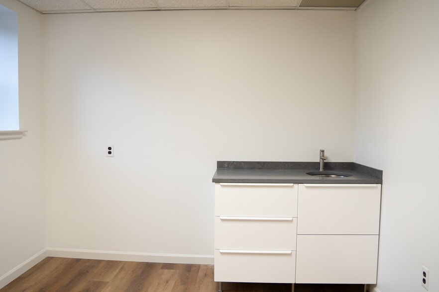 More Photos Of 211 Essex St, Hackensack Office For Sale