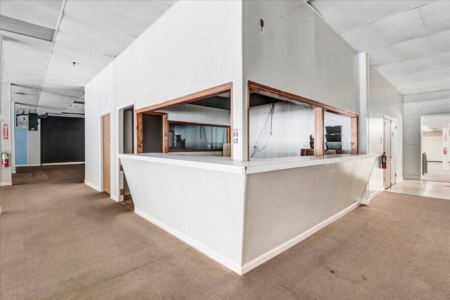 More Photos Of 501 E Market St, Smithfield Storefront For Lease