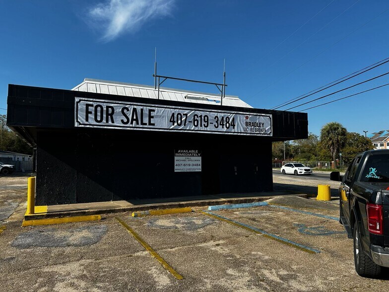 Primary Photo Of 4010 Barrancas Ave, Pensacola Fast Food For Sale
